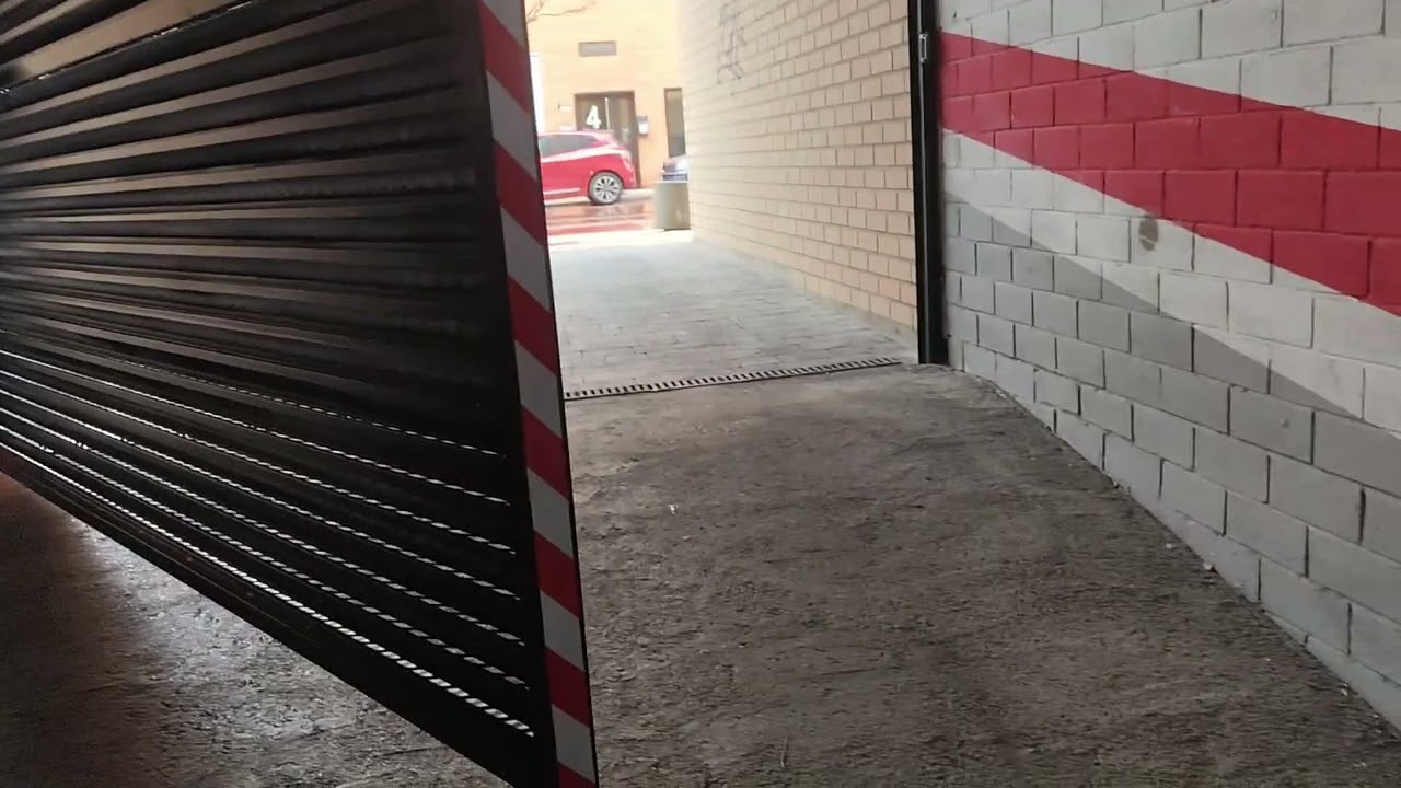 Fabricacion y motorizacion de puertas #tallereslanuzasolans