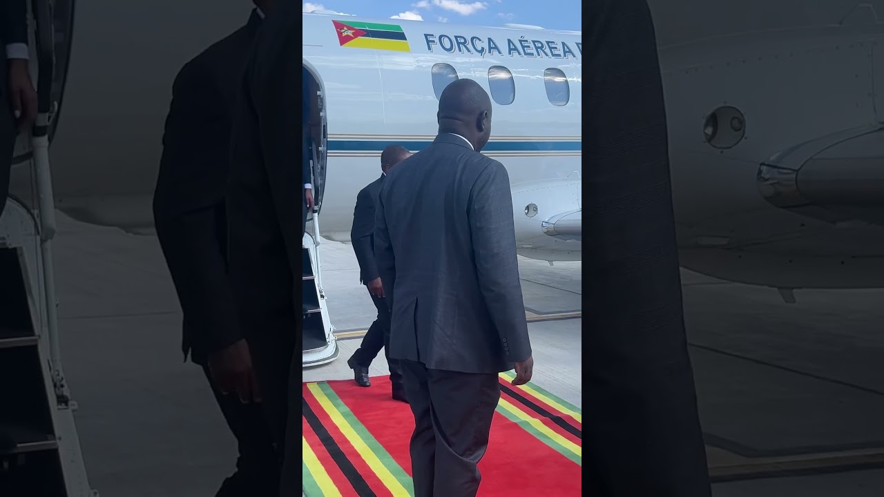 Chegada &agrave; Zimbabwe do Presidente Nyusi.