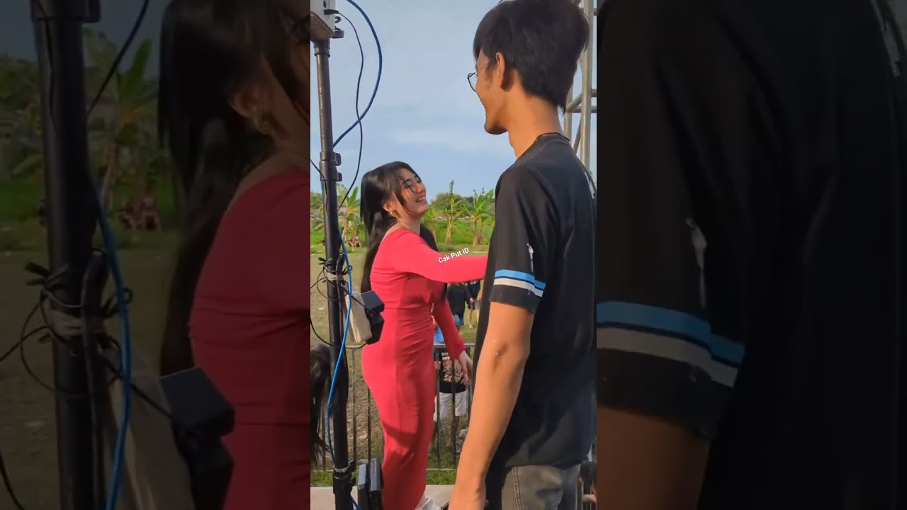 MOMEN ALL ARTIS ADELLA TURUN PANGGUNG LEWAT TOWER