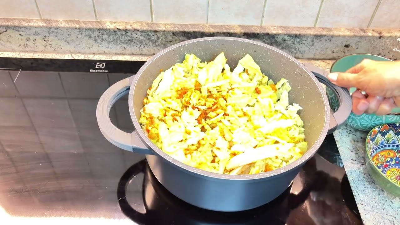 Verza stufata in umido: ricetta vegana “stile cassoeula” più digeribile