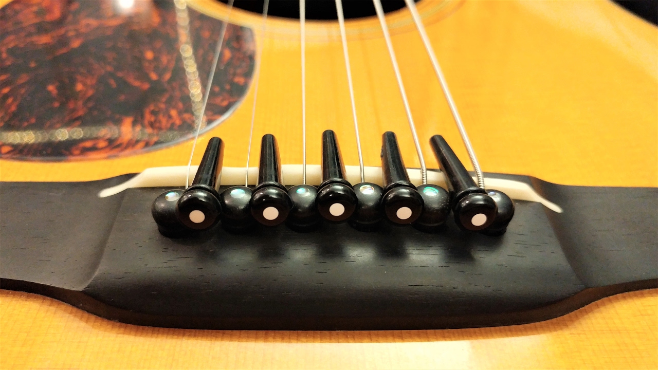 Ebony vs. Plastic Bridge Pins