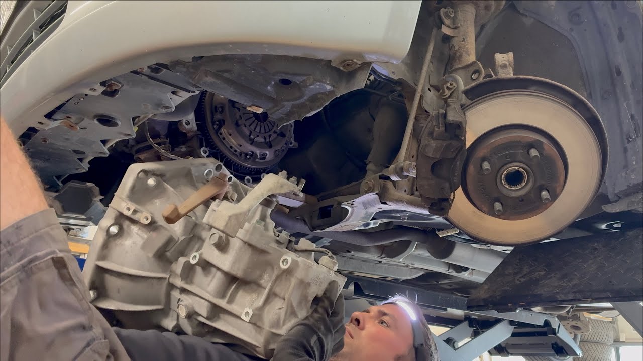 Toyota yaris 1.3 vvti kuplung csere, persze hogy nem jót raktam bele😬