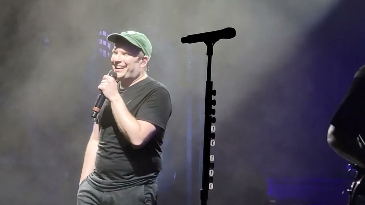 Fall Out Boy - I've Got a Dark Alley and a Bad Idea That Says You Should Shut Your Mouth - Live PNC