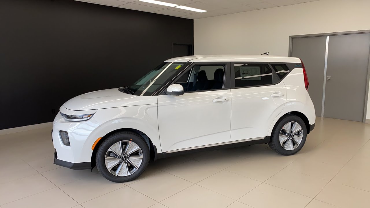 LIVE: 2022 Kia Soul EV Premium. The Short Range EV reviewed in detail!