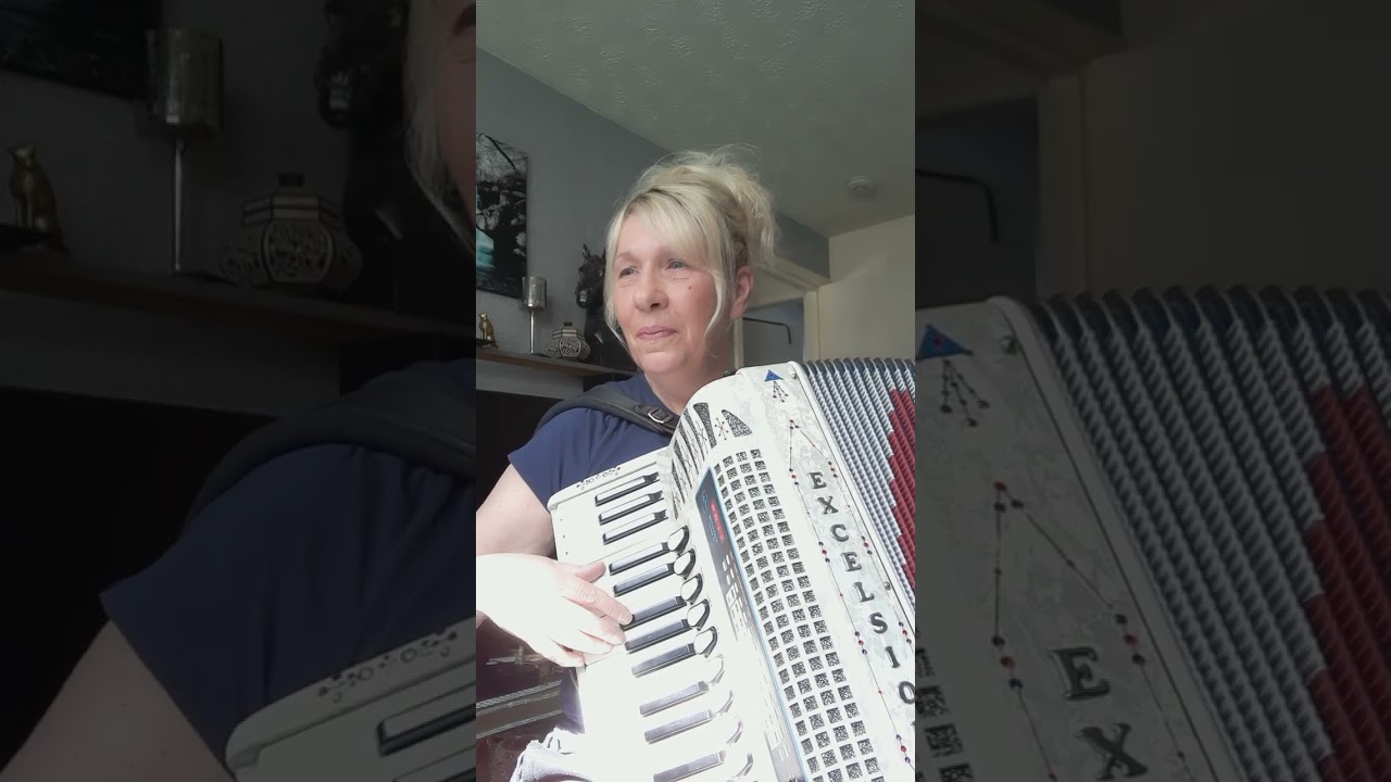 100 piper's and Northern Lights of auld Aberdeen (cover)#ketron #facebook #accordion