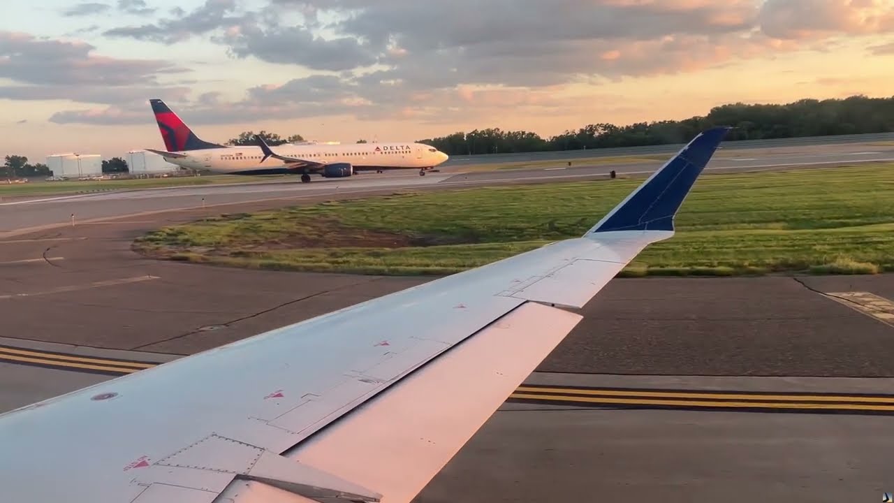 Delta CRJ-900 Evening Takeoff out of Minneapolis