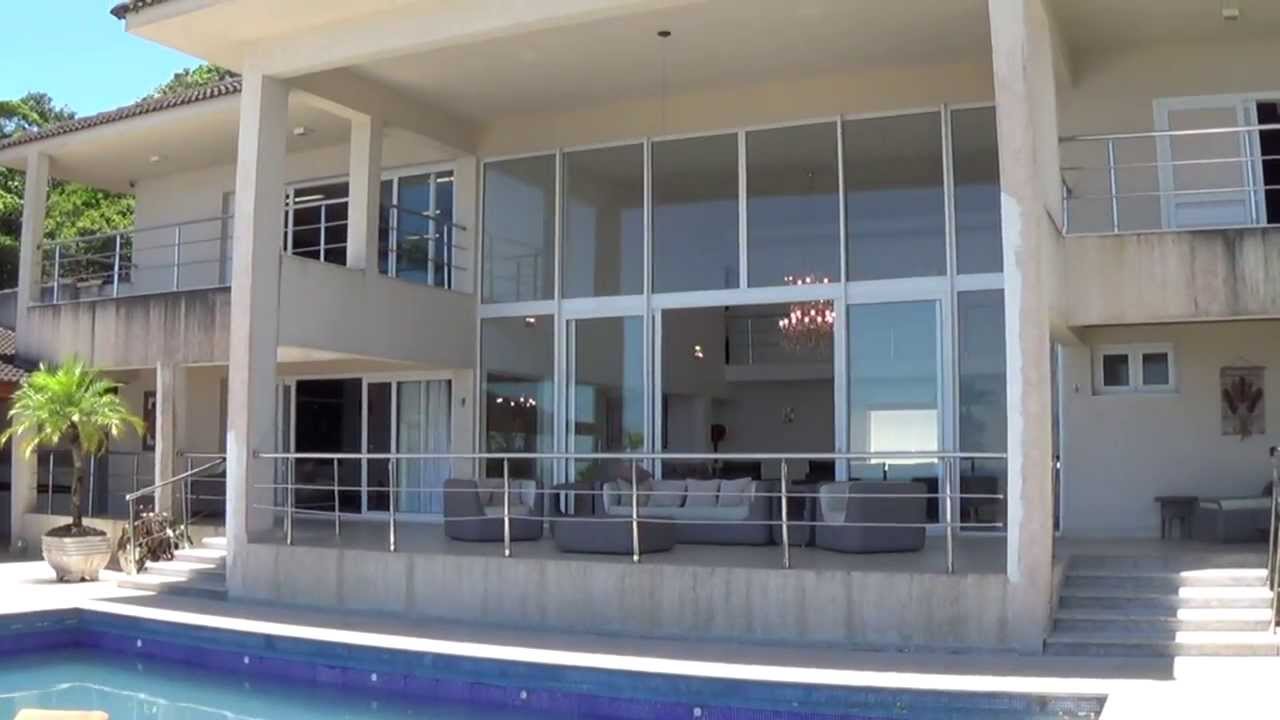 Casa na Praia da Enseada com vista mar. Brunella Imóveis