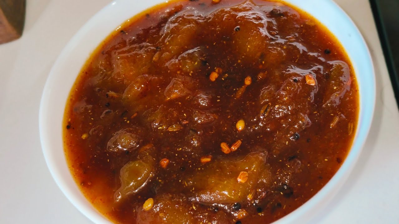 Kachha Aam (Kairi) ki Lonji 🥭 | Rajasthani Khatti Meethi Mango Lonji | Summer Special