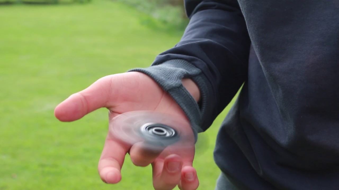 FIDGET SPINNER - HIT ROKU 2017 - základní triky pro začátečníky www. party-prodej.cz