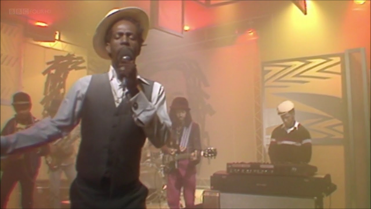 Gregory Isaacs and The Roots Radics - Night Nurse (Live HD)