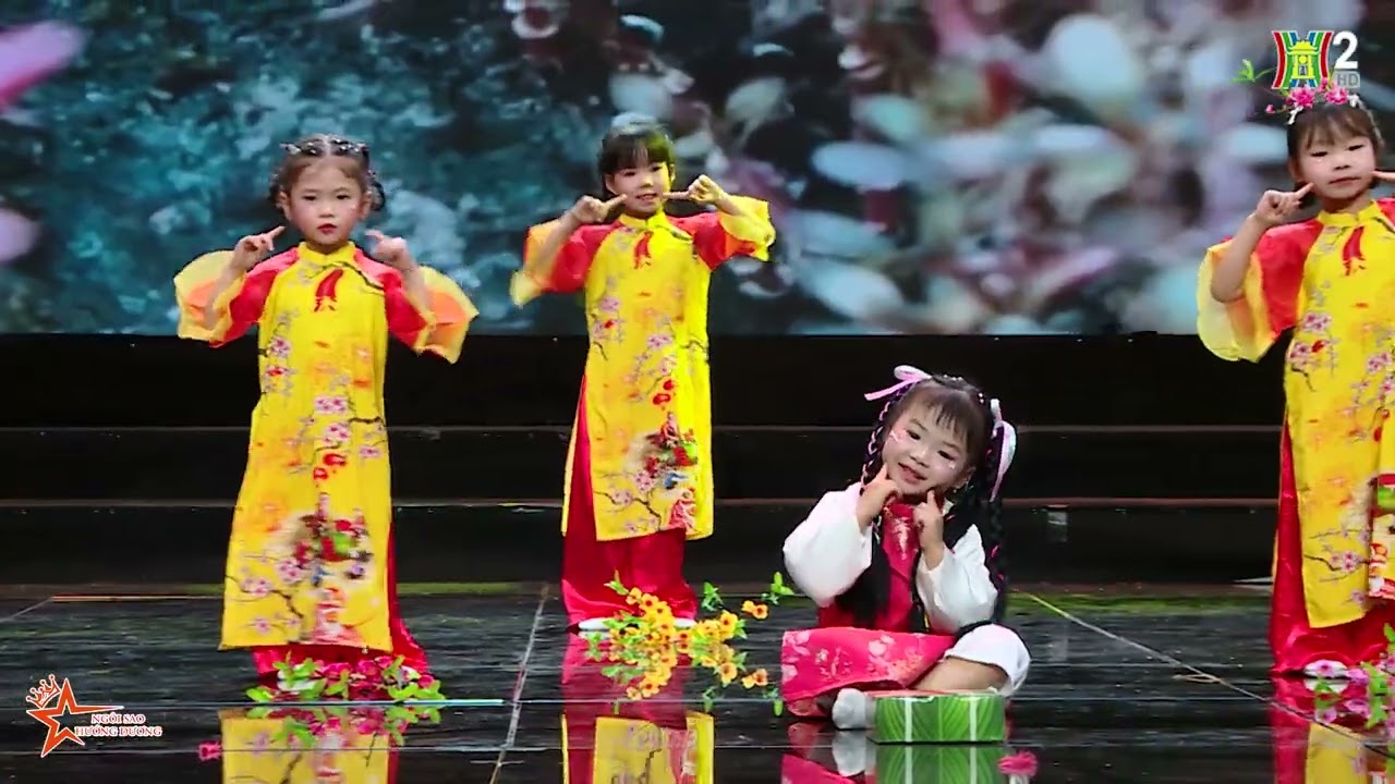 Bé đón Tết sang – CLB NT Huyền Trang