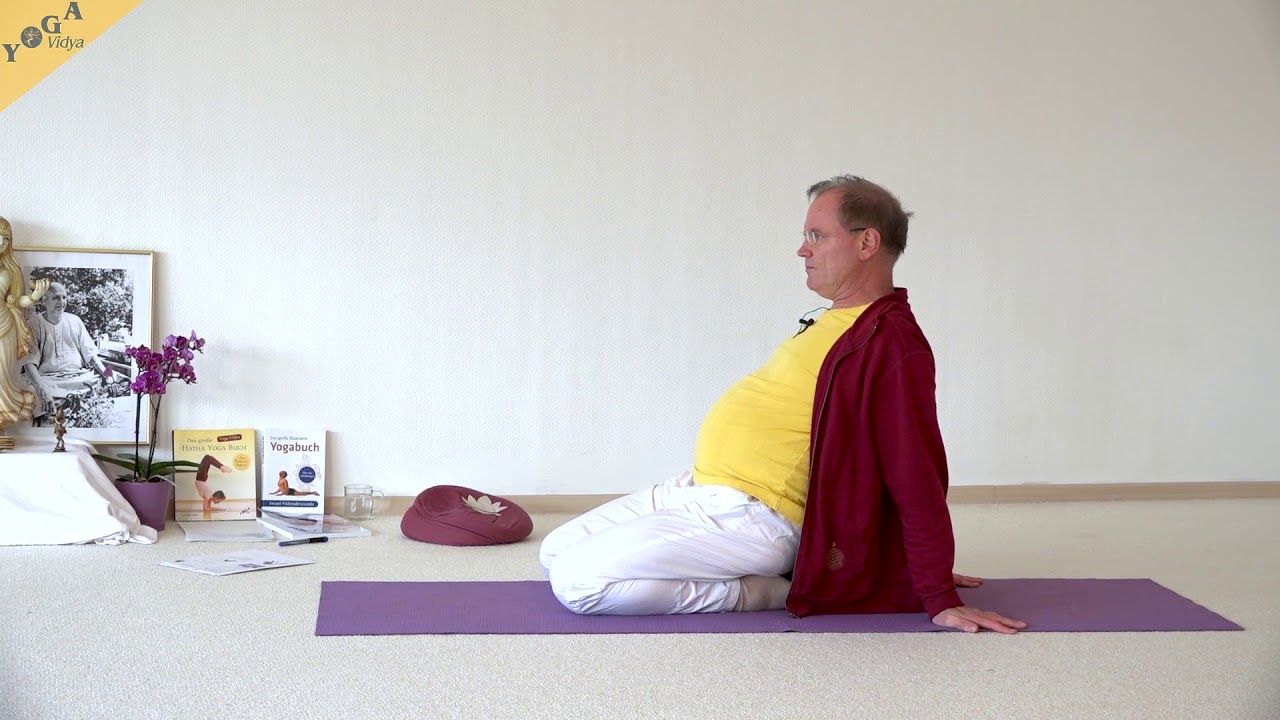 Kamel mit Beckenheben - Yoga Asana Lexikon