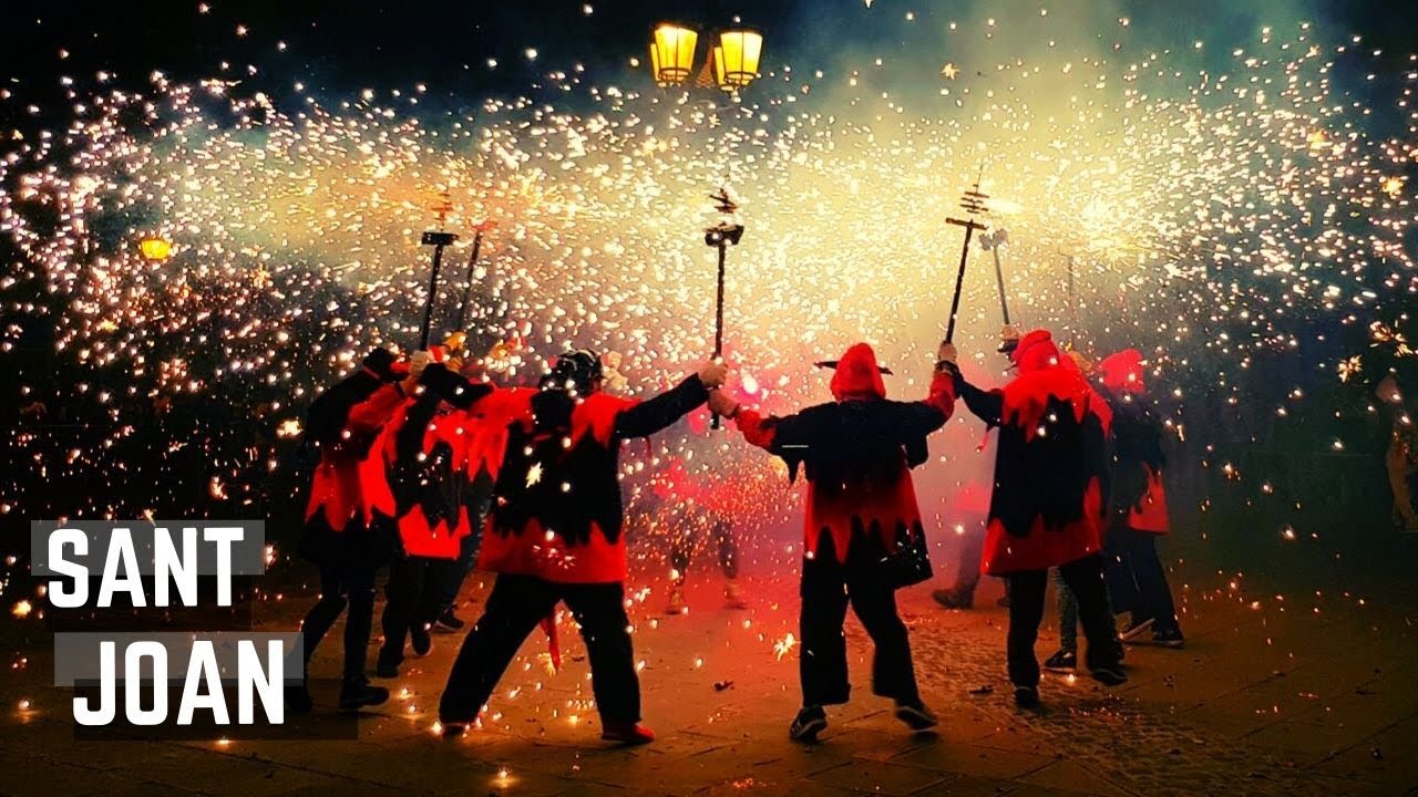 NIT DE FOC 🔥 & CORREFOC 👹 | SANT JOAN 2019 | BARCELONA