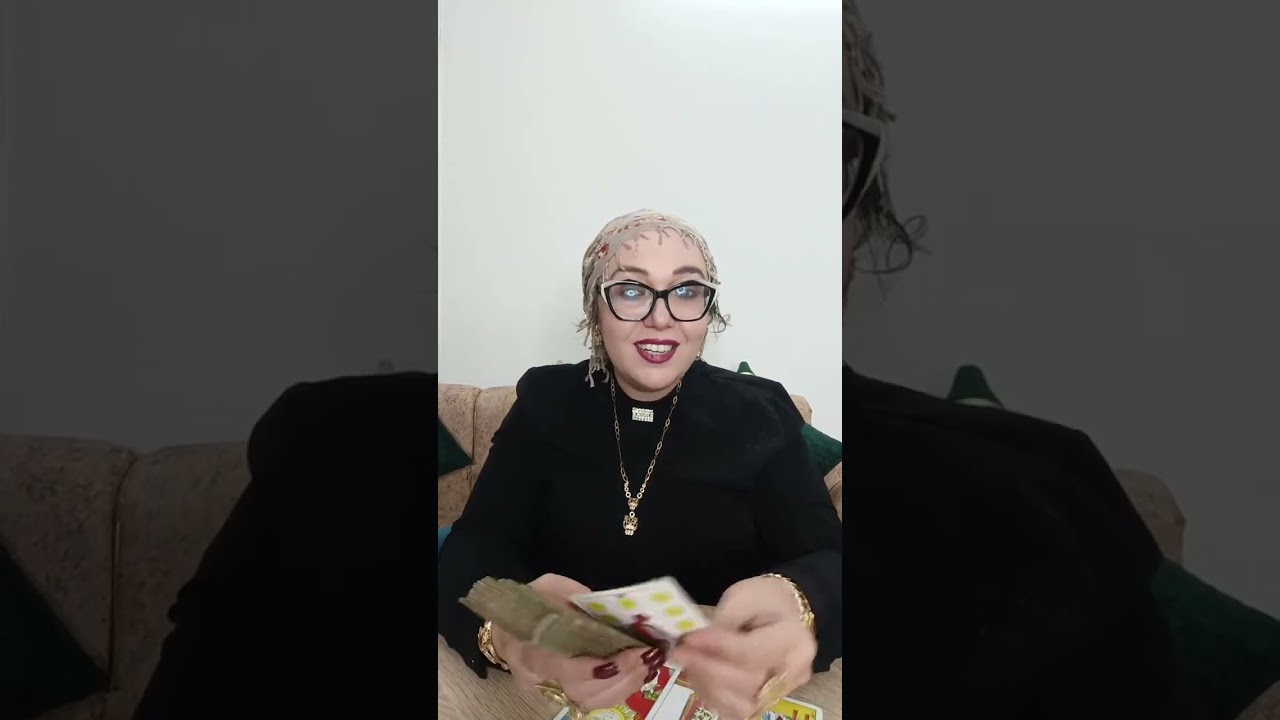 برج العذراء والعلاقات الثلاثيه