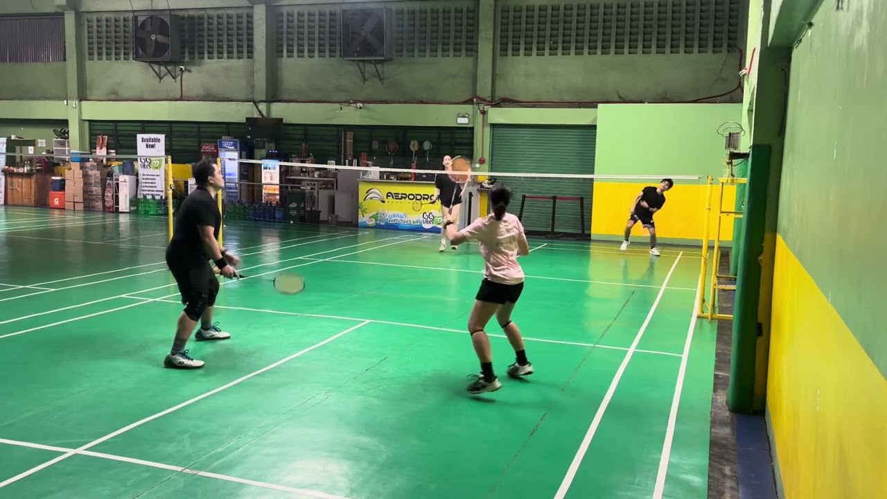 Earl/Aby vs. Yow/Bella