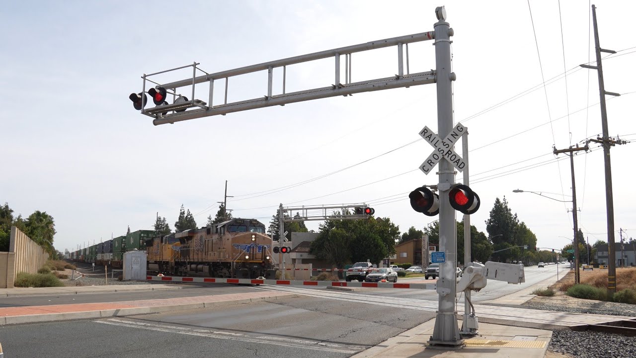 UP 7862 Z-Train Intermodal North | N Union Rd. Railroad Crossing, Manteca California