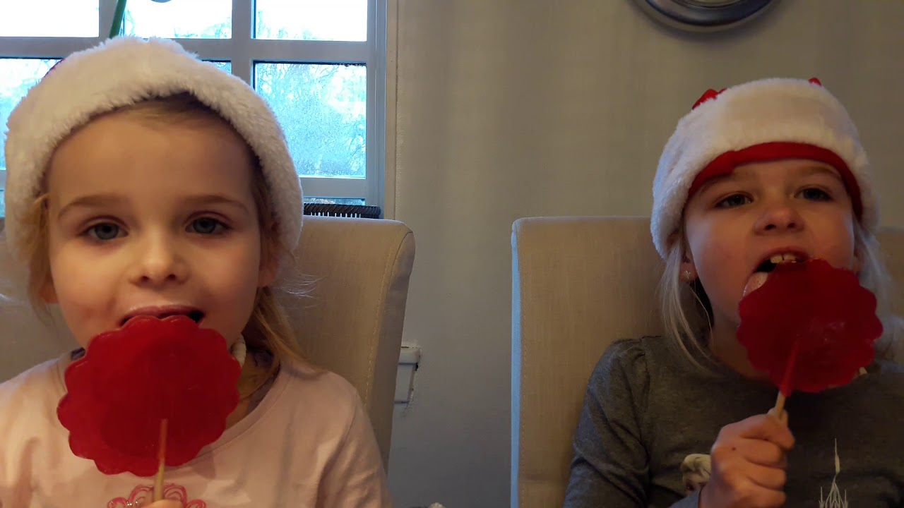 Sannevillefamily❤Amalie & Sofia får sig en overraskelse da de åbner julekalenderen😄