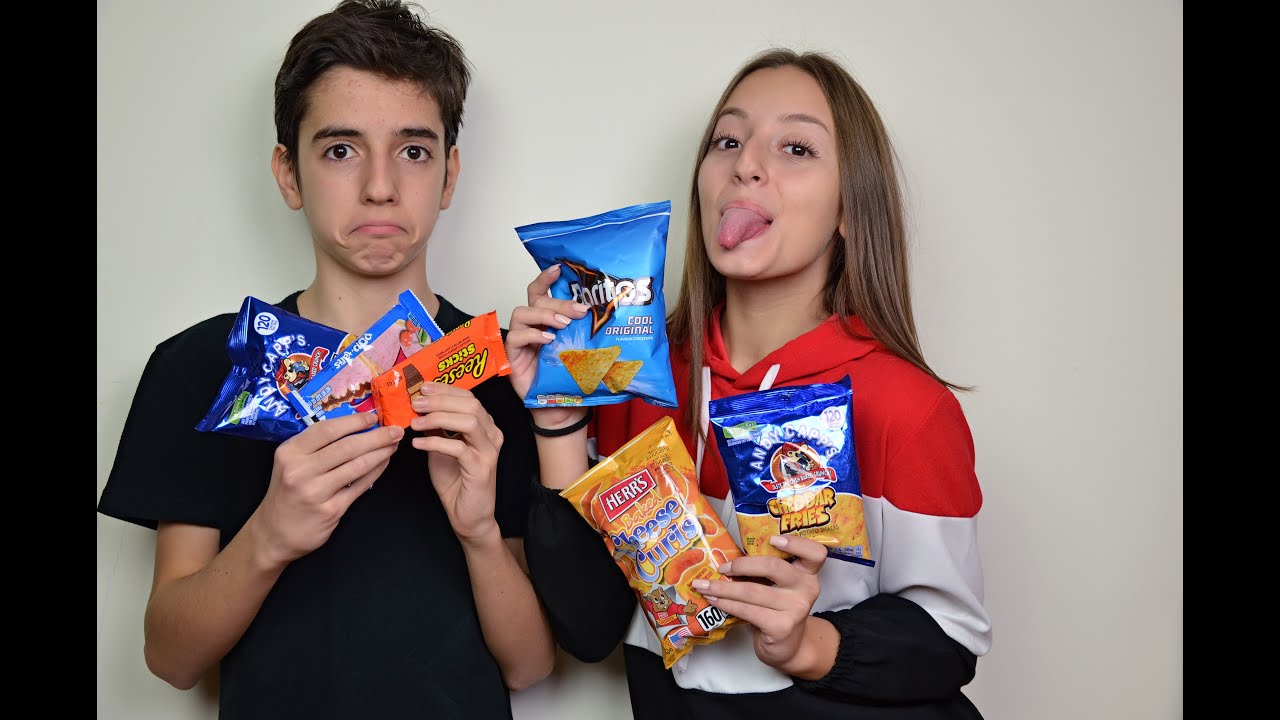 Assaggio snack americani con mio fratello🍭🥓 ||B.C