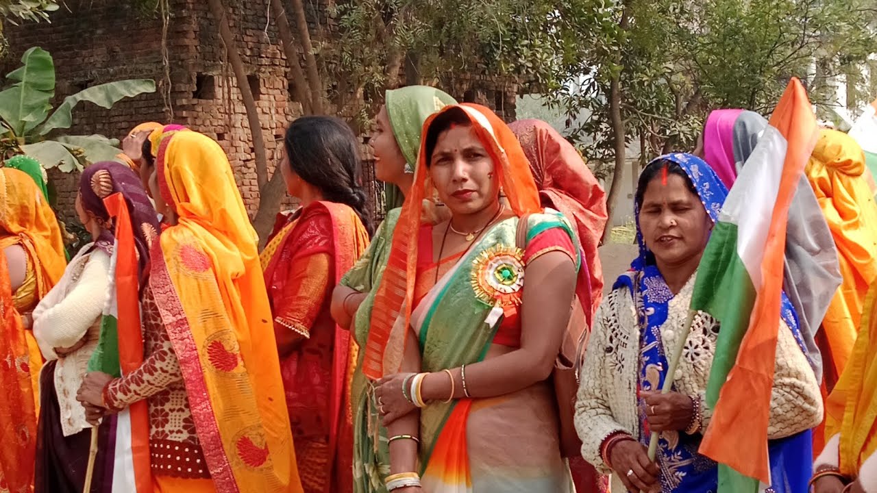 समूह में तिरंगा लहराने आए हैं आपका पूरा वीडियो दिखाइए कमेंट मेंबताइए 🙏