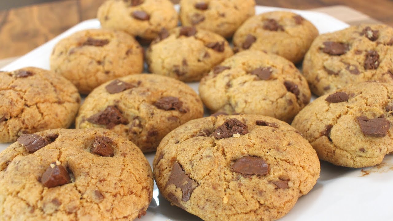 BISCOITO COOKIES COM GOTAS DE CHOCOLATE - Rápido, Fácil e Delicioso