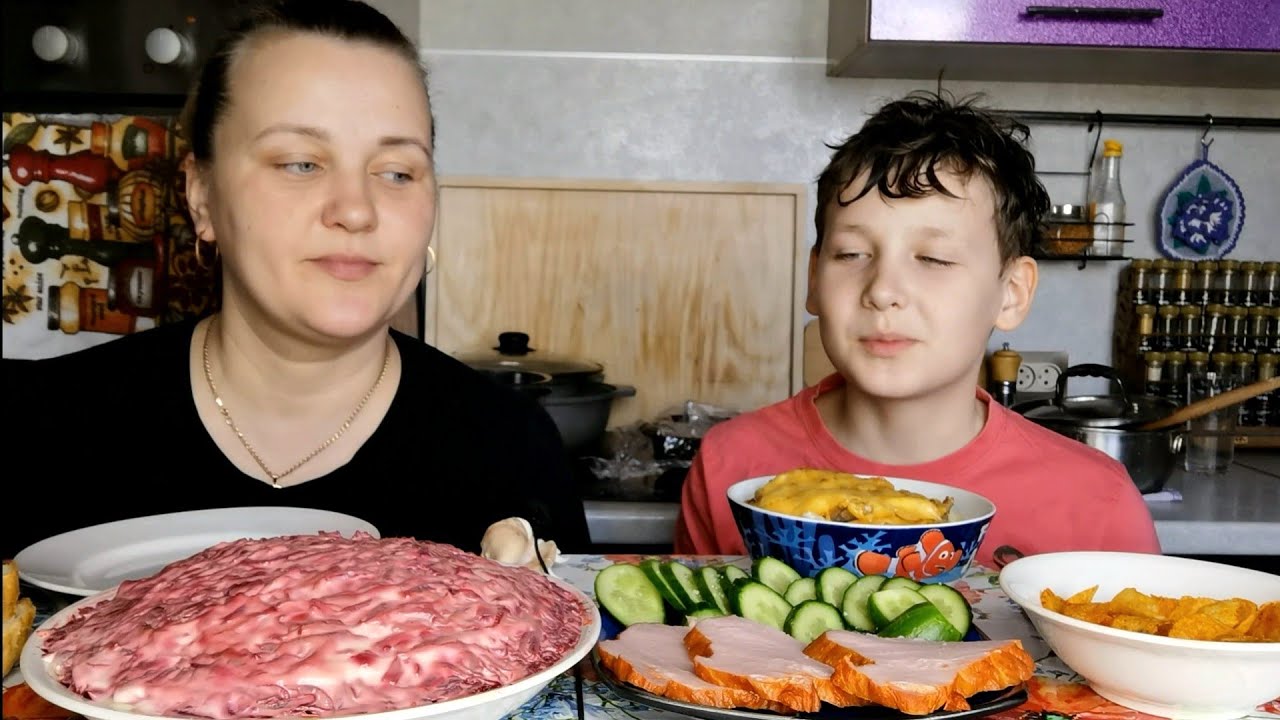 Mukbang Шуба, мясо под сыром, чипсы
