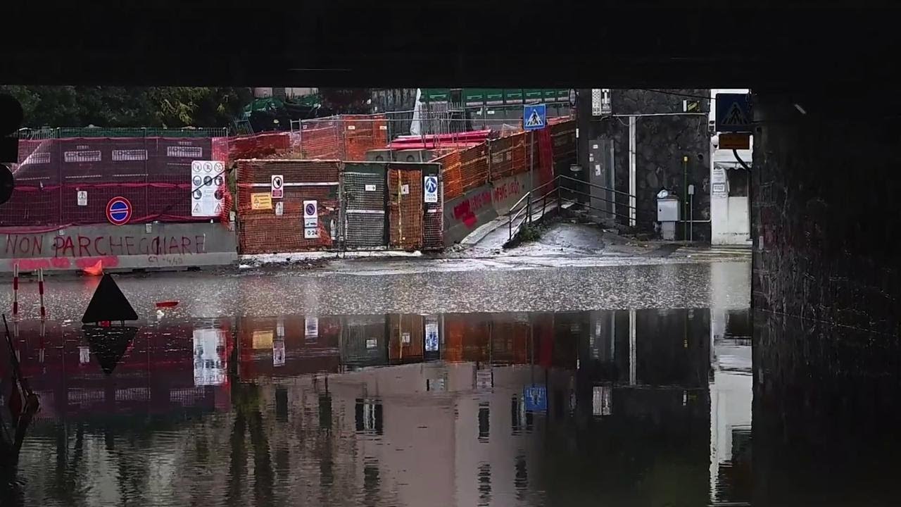 Allerta arancione a GENOVA: piogge torrenziali e strade inondate