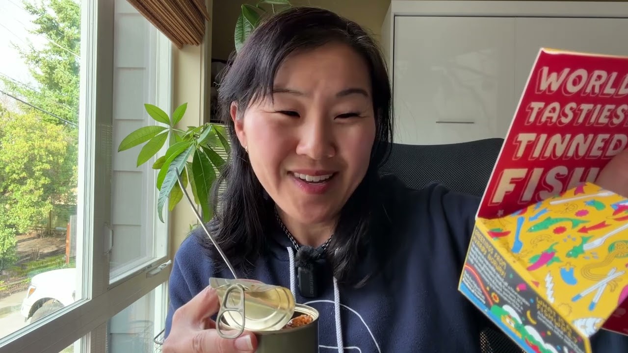 Taste testing the viral Fishwife Smoked Salmon Chili Crisp - Is it worth it?