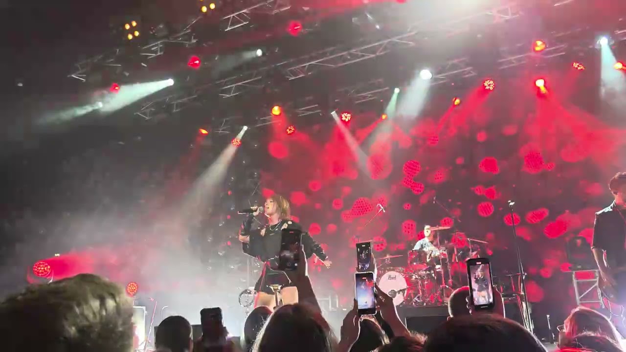 Юлия Савичева - Если в сердце живет любовь (live in Prime Hall, Minsk 31.10.2025)