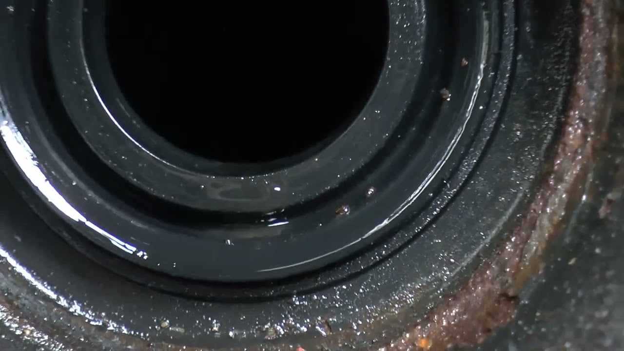 Disco 2 Front Axle Driveshaft Oil Seal Again!