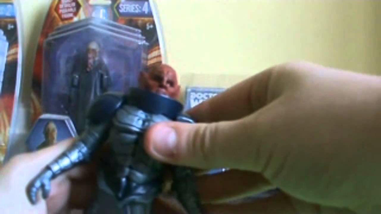 JoesDWReviews - Sontaran General Staal Figure.