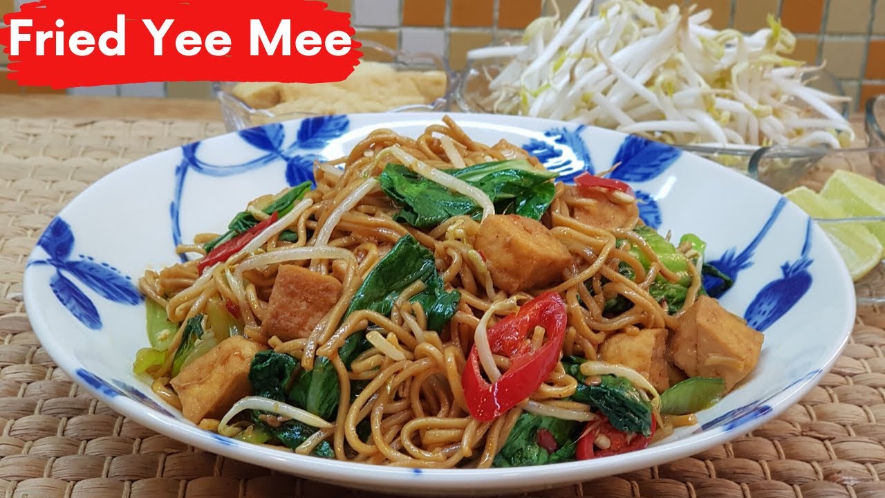 Fried Yee Mee with Chilli Bean Paste (Yee Mee Goreng)