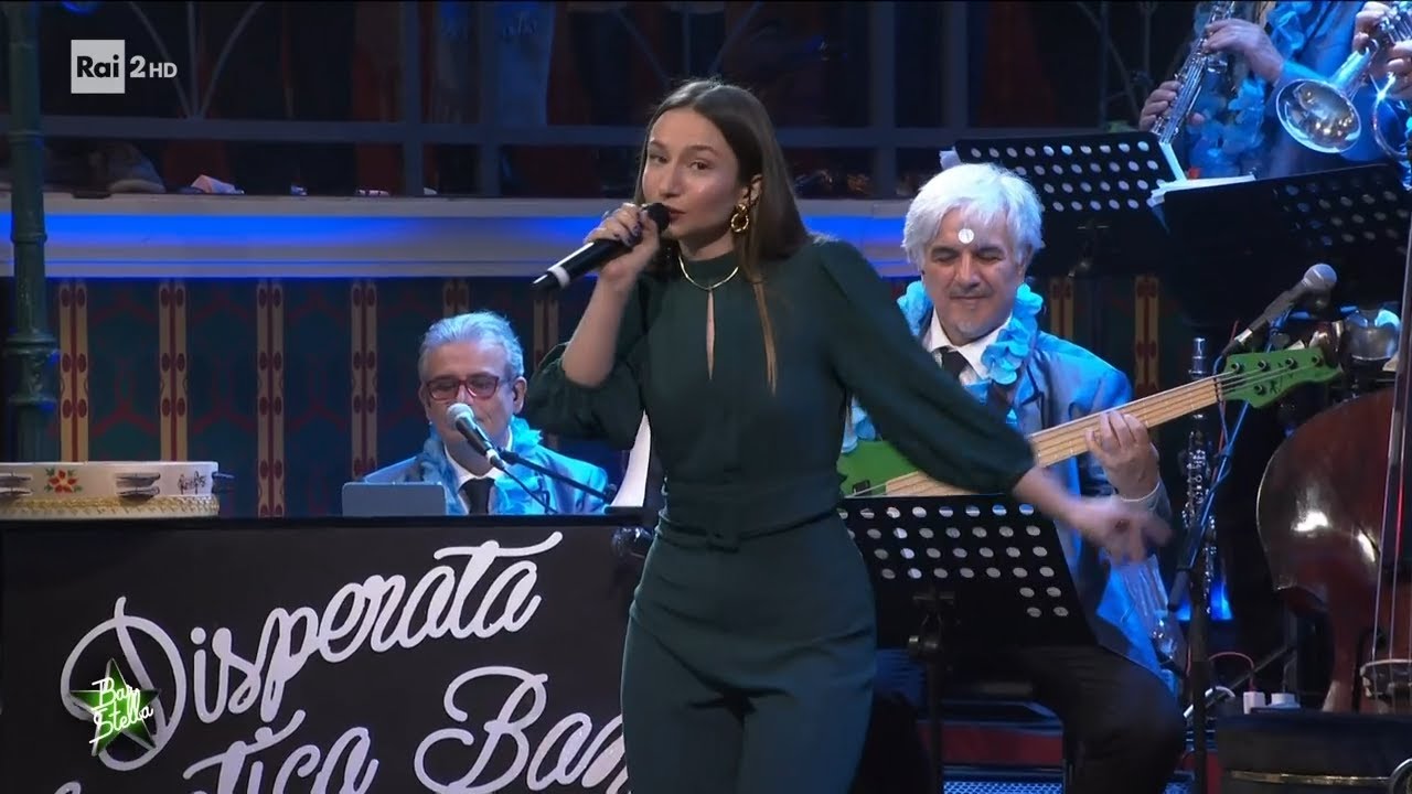 Laila Al Habash canta 