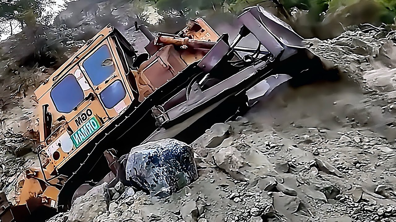 Бульдозер Caterpillar ВЕРТИКАЛЬНАЯ РЕЗКА ПОДОКОН [Как резать ДОРОГУ бульдозерным отвалом?] #caterpil