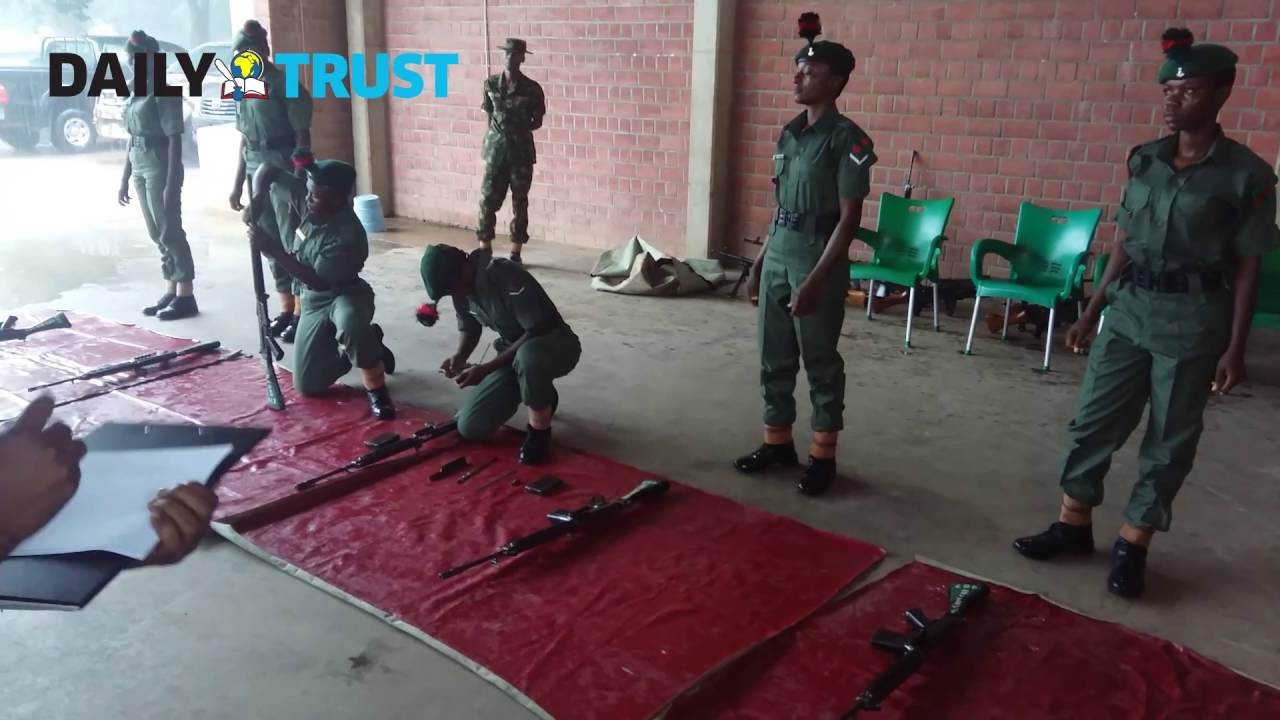 Nigerian Army: Female soldiers weapons handling