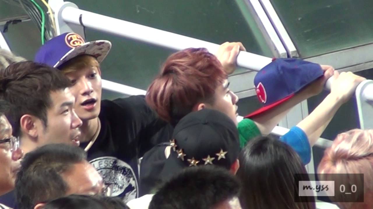[m.yss] EXO - KaiSoo - watching soccer game Korea - Peru at Suwon stadium 08142013