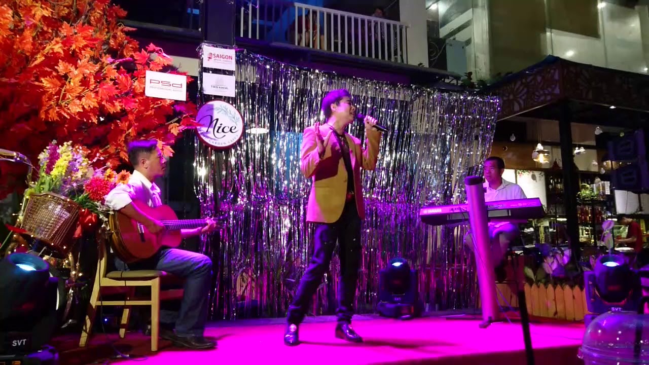 Hoa sứ nh&agrave; n&agrave;ng Ngọc Sơn NICE GARDEN CAFE 3/9/2018