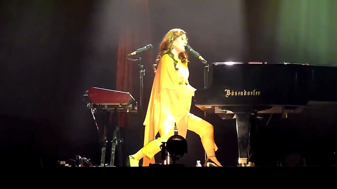 Tori Amos - Sugar, live in Milan, Italy, October 7, 2011
