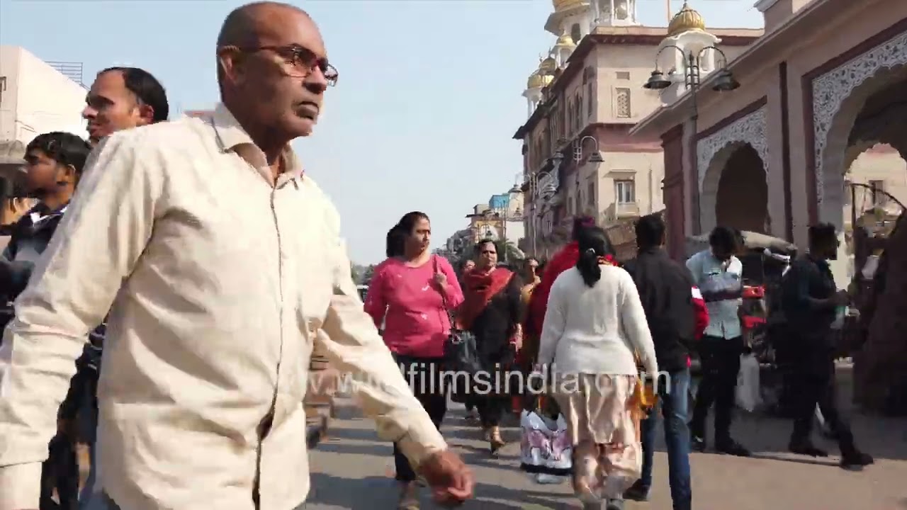 Chandni Chowk boulevard alive with shoppers and rickshaws near Shish Ganj Gurudwara
