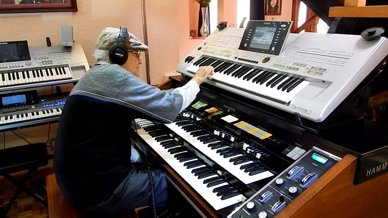 Strangers in the night Hammond X66 Tyros 3 Tony Cabral