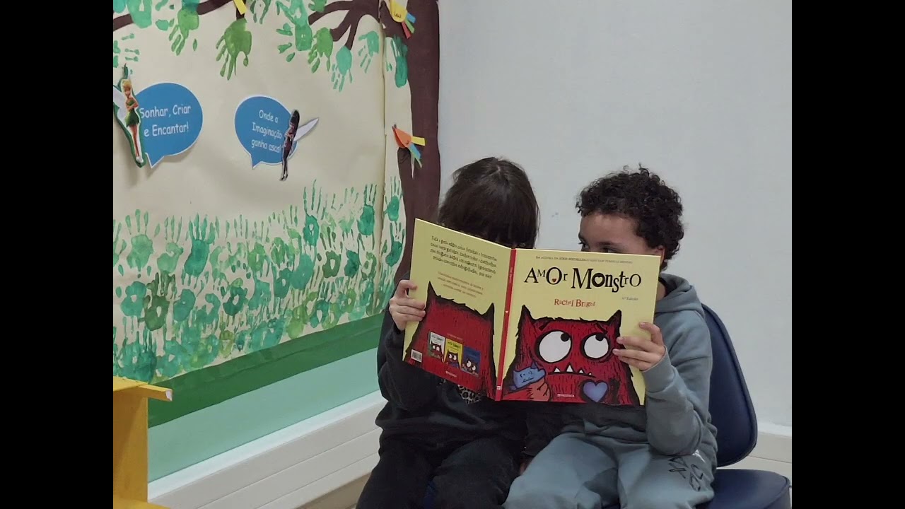 A construir  a semana dos afetos ❤️Descobrindo sentimentos na Biblioteca 🥰