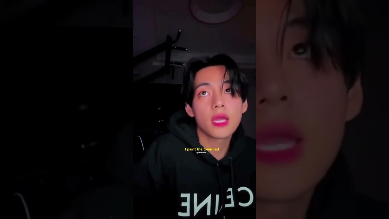 OMG , Taehyung singing Paint The Town Red 💜 | Random Stuff With Scarlet