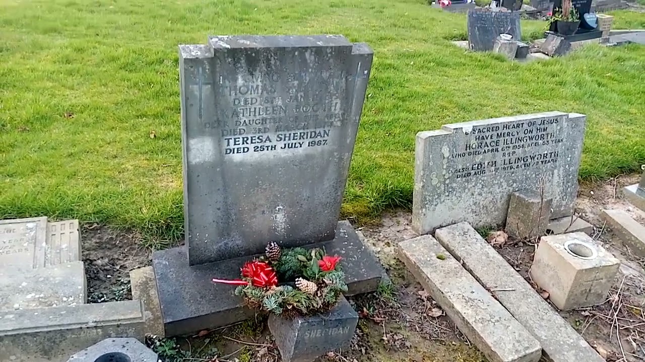 The Forgotten Graves Of The Long Dead  Dukinfield Cemetery Tameside England UK 2022 🙏➕💙