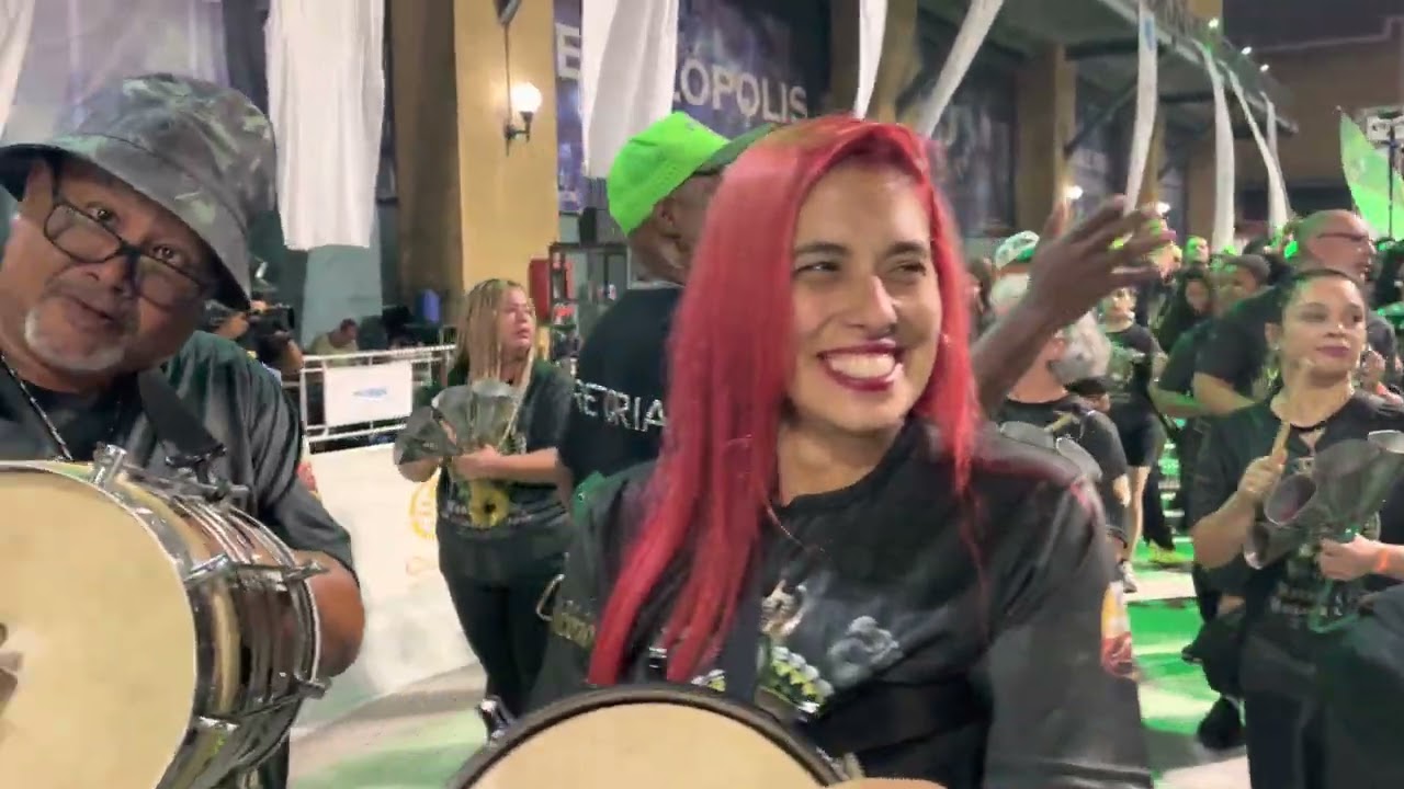 Bateria da União de Jacarepaguá no lançamento dos sambas da série ouro carnaval 2023! @LigaRJ