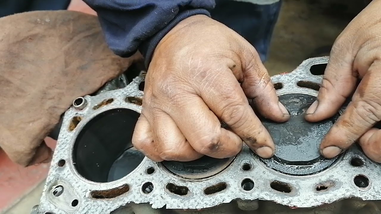 Reparación de motor 4E. FE Toyota Corolla cambio pistones y camisetas