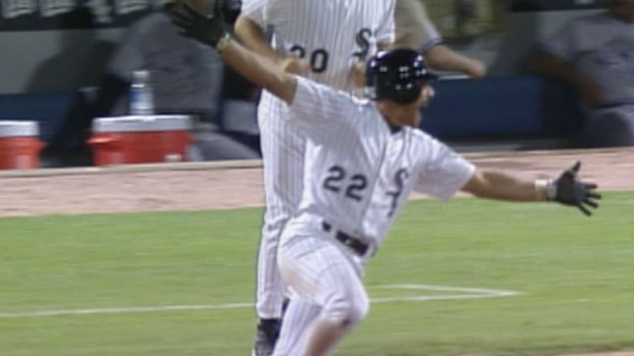 Jose Valentin seals White Sox win with walk-off single
