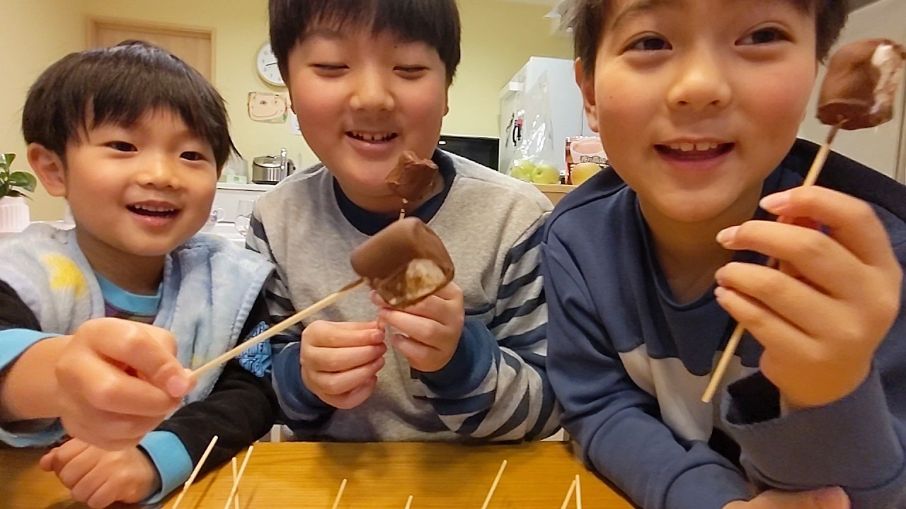 ハリボーのチョコマシュマロ手に入らないので手作りした三兄弟　美味しくできたよ  今日のおやつ＃2042