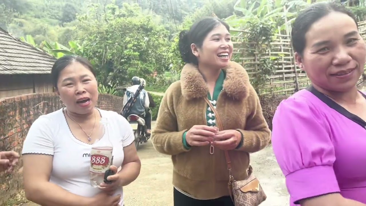 LƠi TRÊN ĐƯỜNG VỀ PU QUẢI GĂP BÀ HÁT RẤT HAY