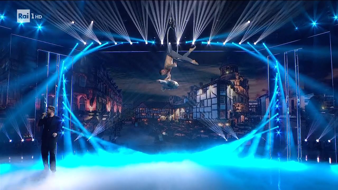 L'esibizione di Manuel e Johnny - Dalla strada al palco - 07/02/2025