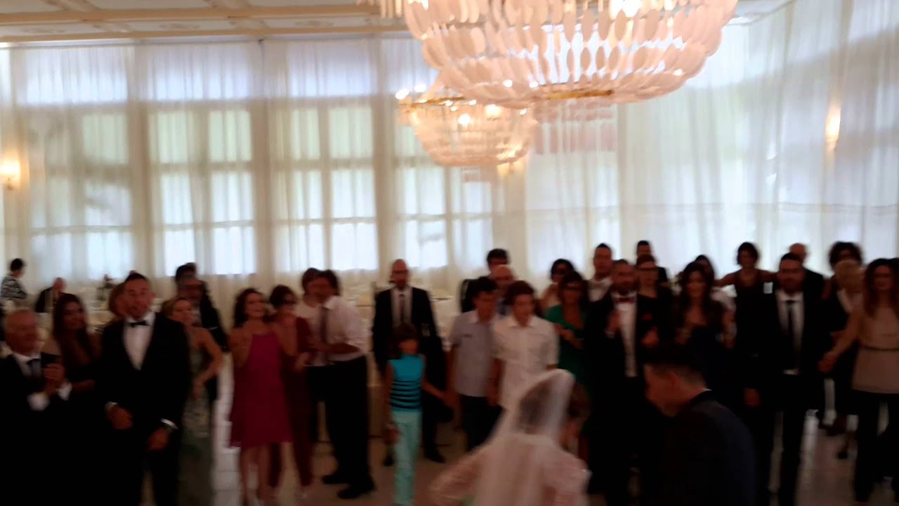 INGRESSO SPOSI BALLATO DIVERTENTE - VILLA ELENA MORINO - MUSICA E ANIMAZIONE FRANCESCO BARATTUCCI