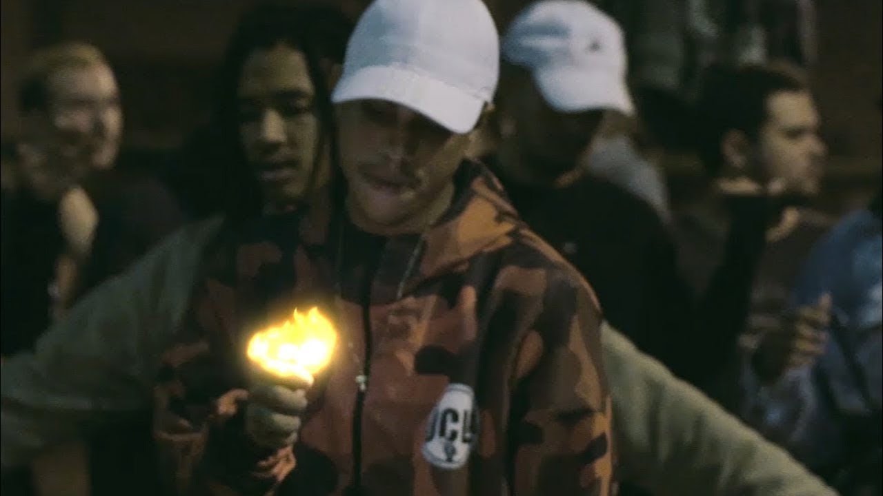 Garrafas e Bongs (feat. Scoppey, Sobs, Sos, Duzz) (Official Music Video)